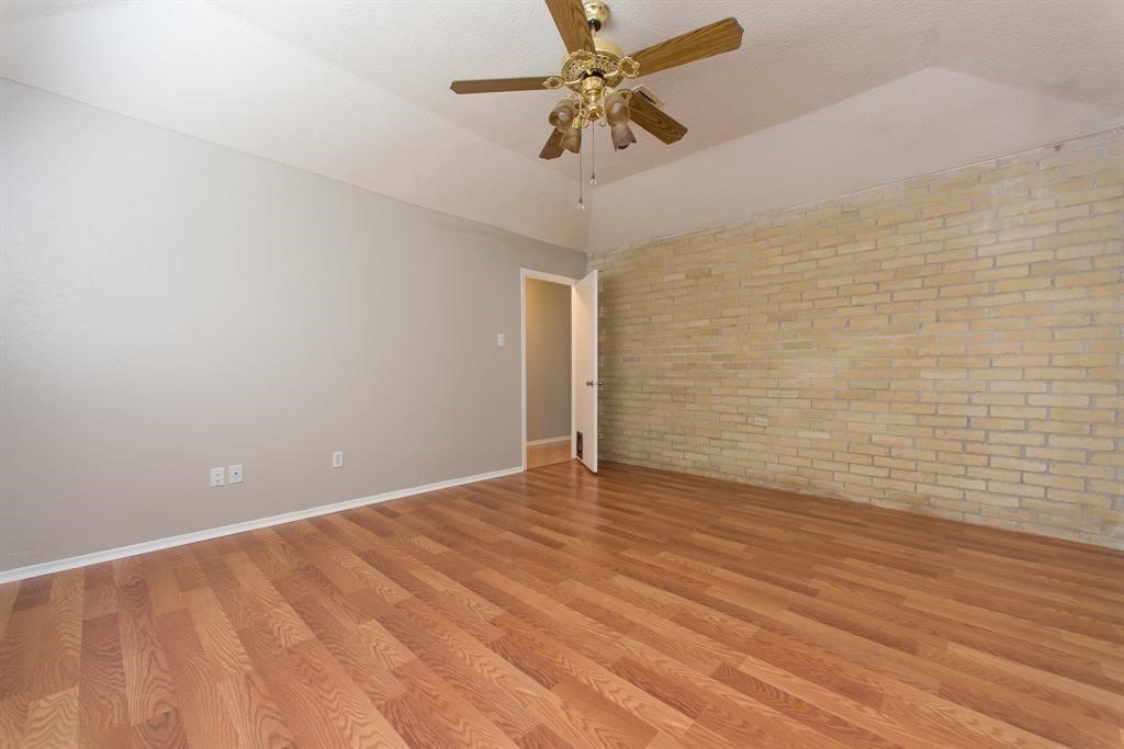 16031 Windom Drive Property Photo 7