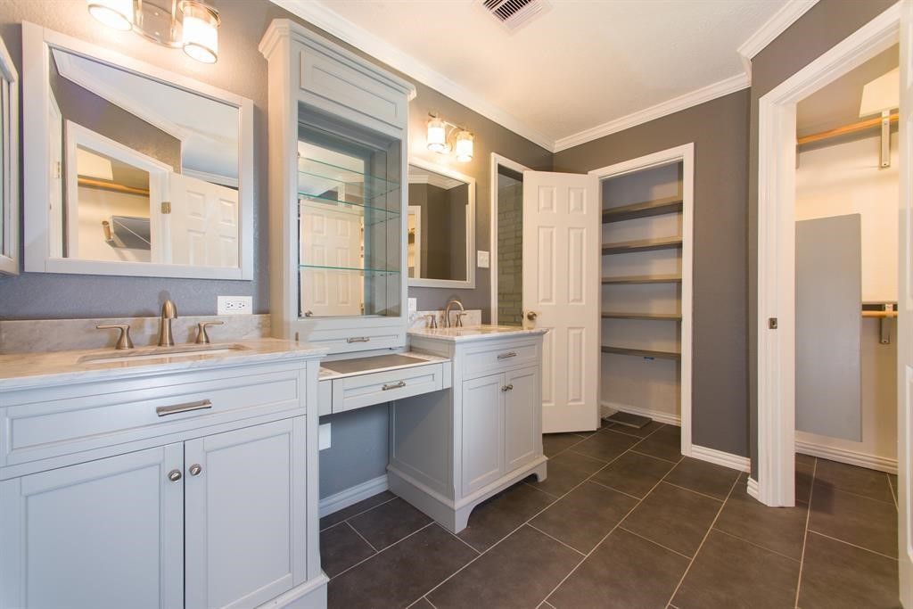 16031 Windom Drive Property Photo 8