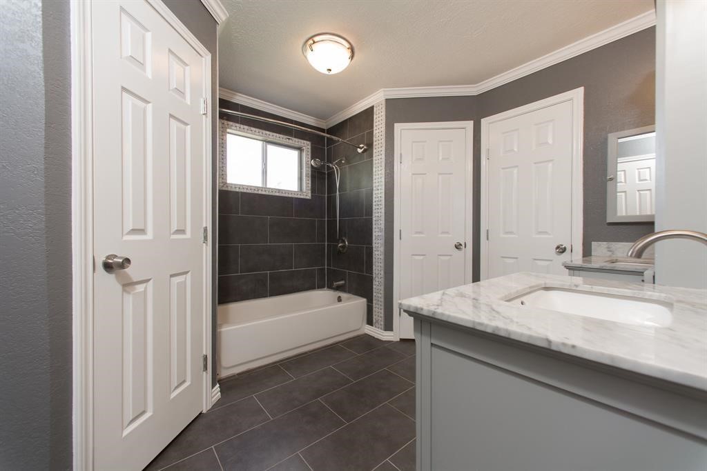 16031 Windom Drive Property Photo 9