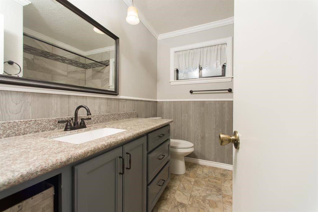 16031 Windom Drive Property Photo 13