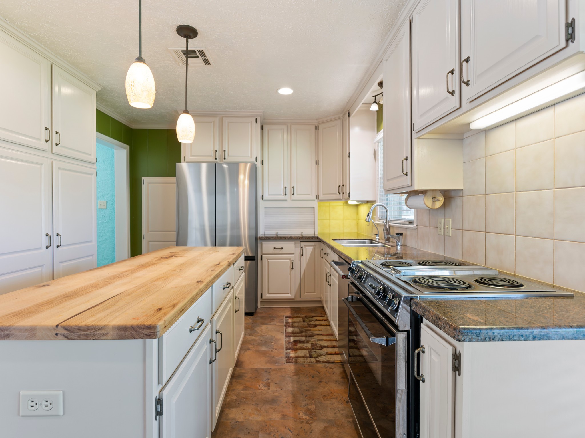 900 6th Street Property Photo 16