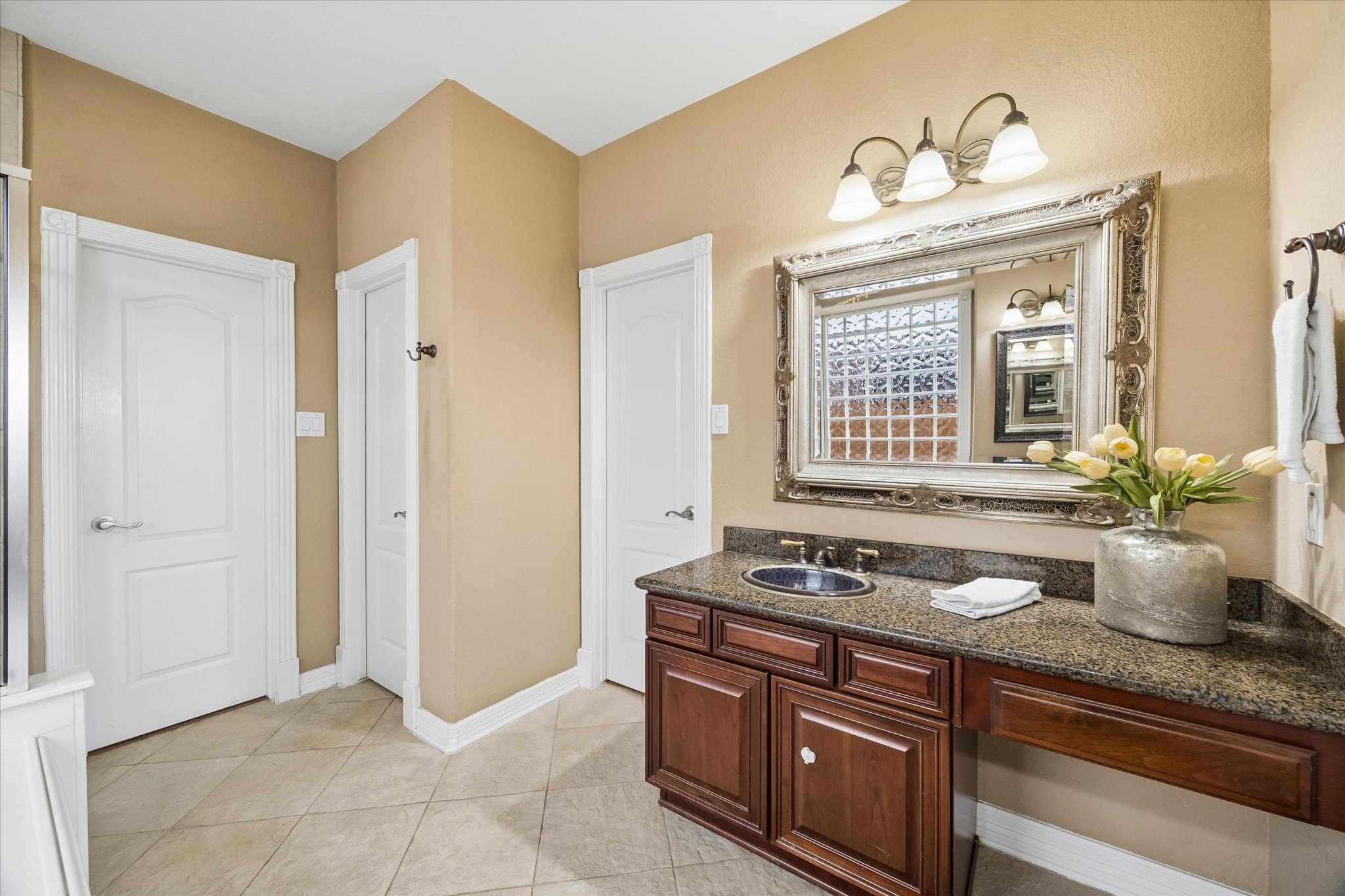 16542 Crossfield Drive Property Photo 21