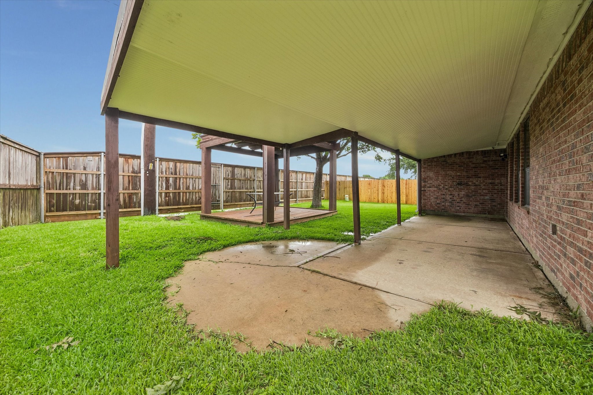 16542 Crossfield Drive Property Photo 32