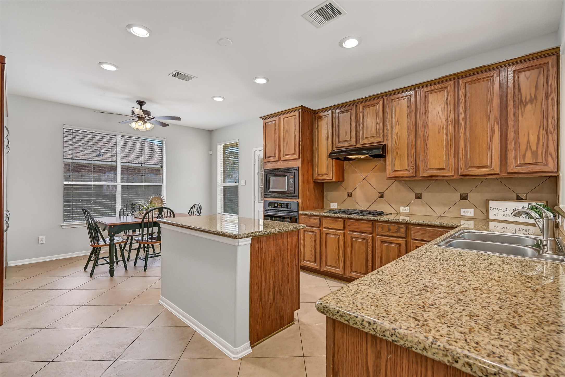 1902 Highland Point Court Property Photo 11