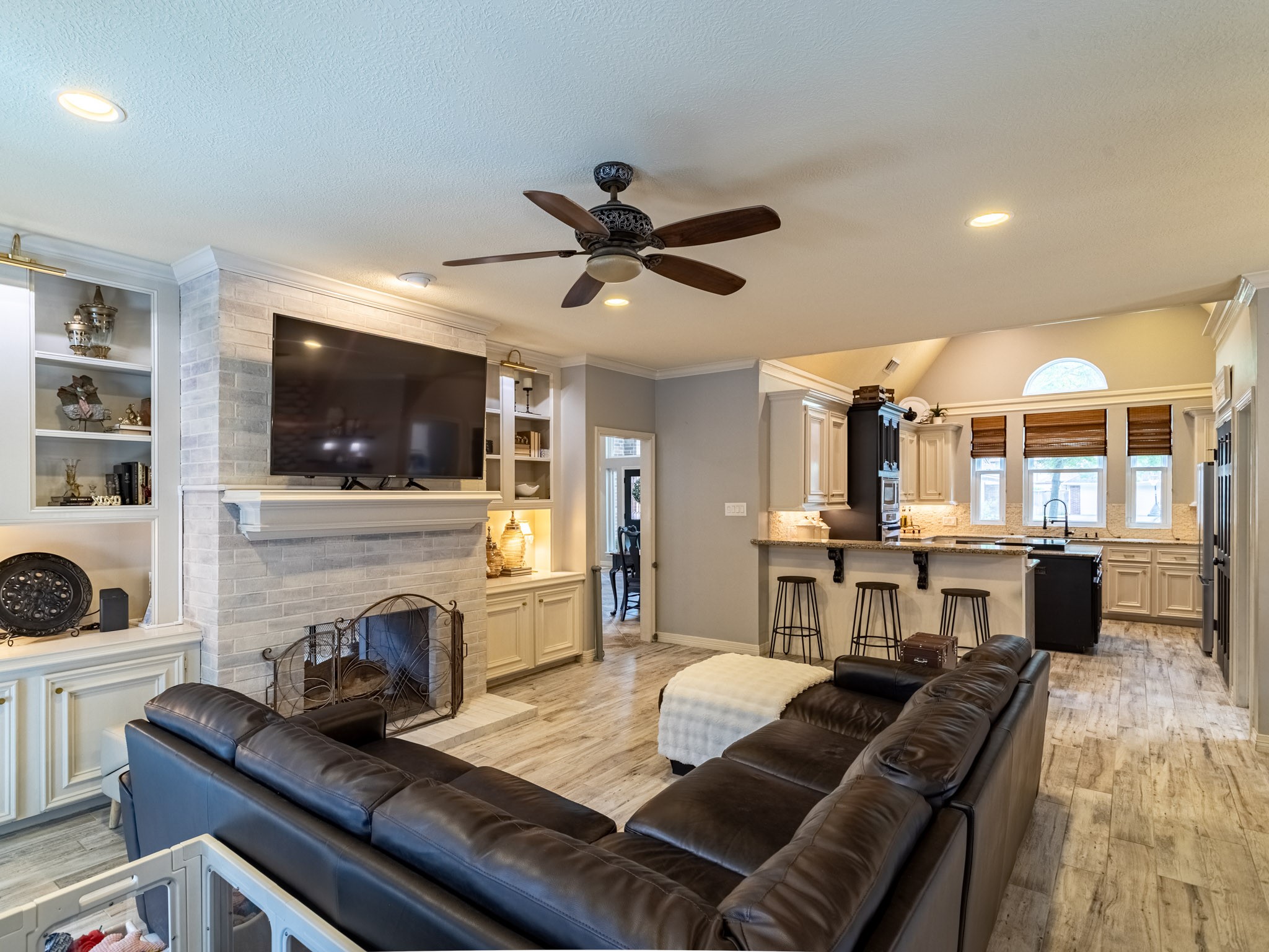 14706 Sandy Creek Drive Property Photo 3
