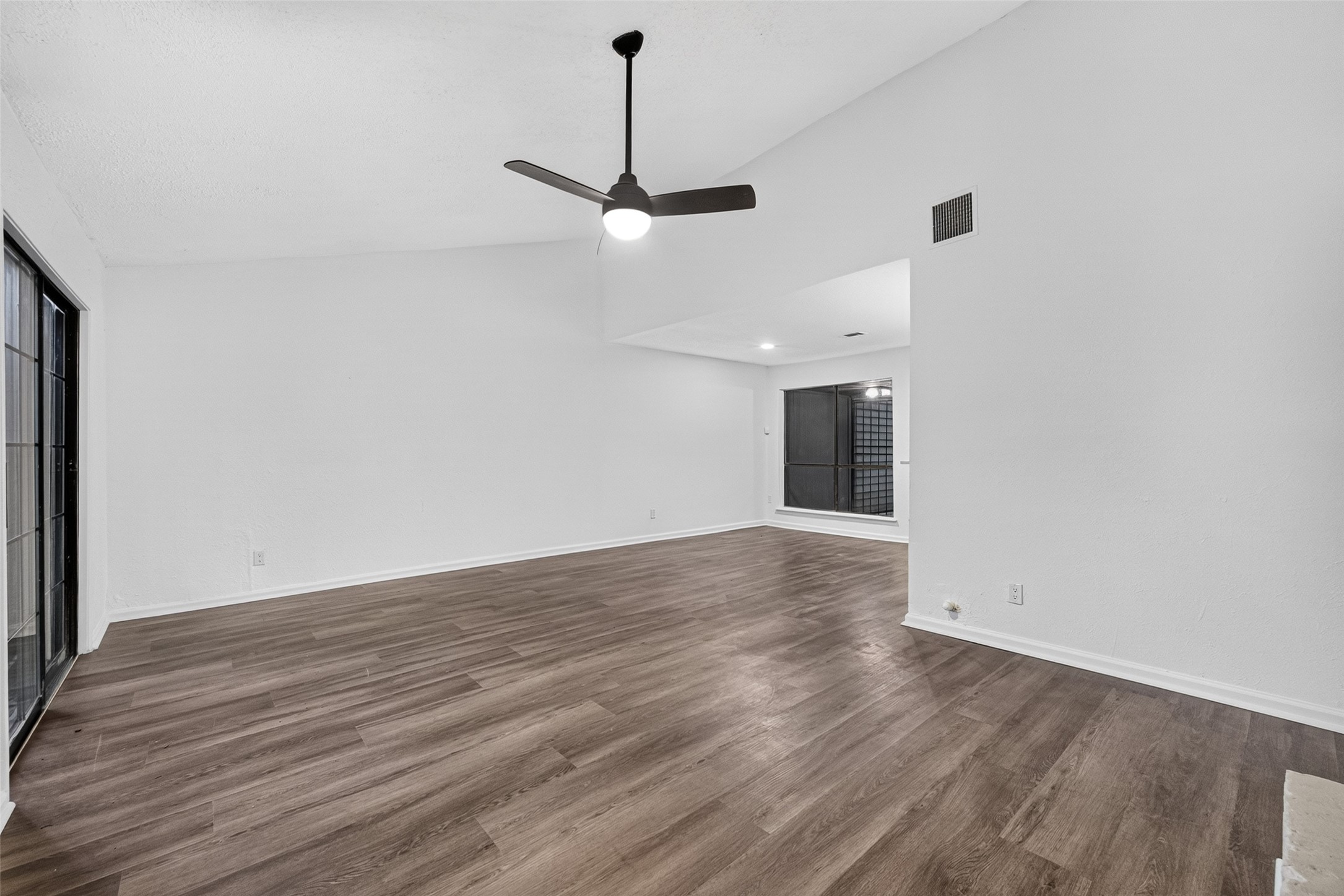 12957 Shannon Hills Drive Property Photo 12