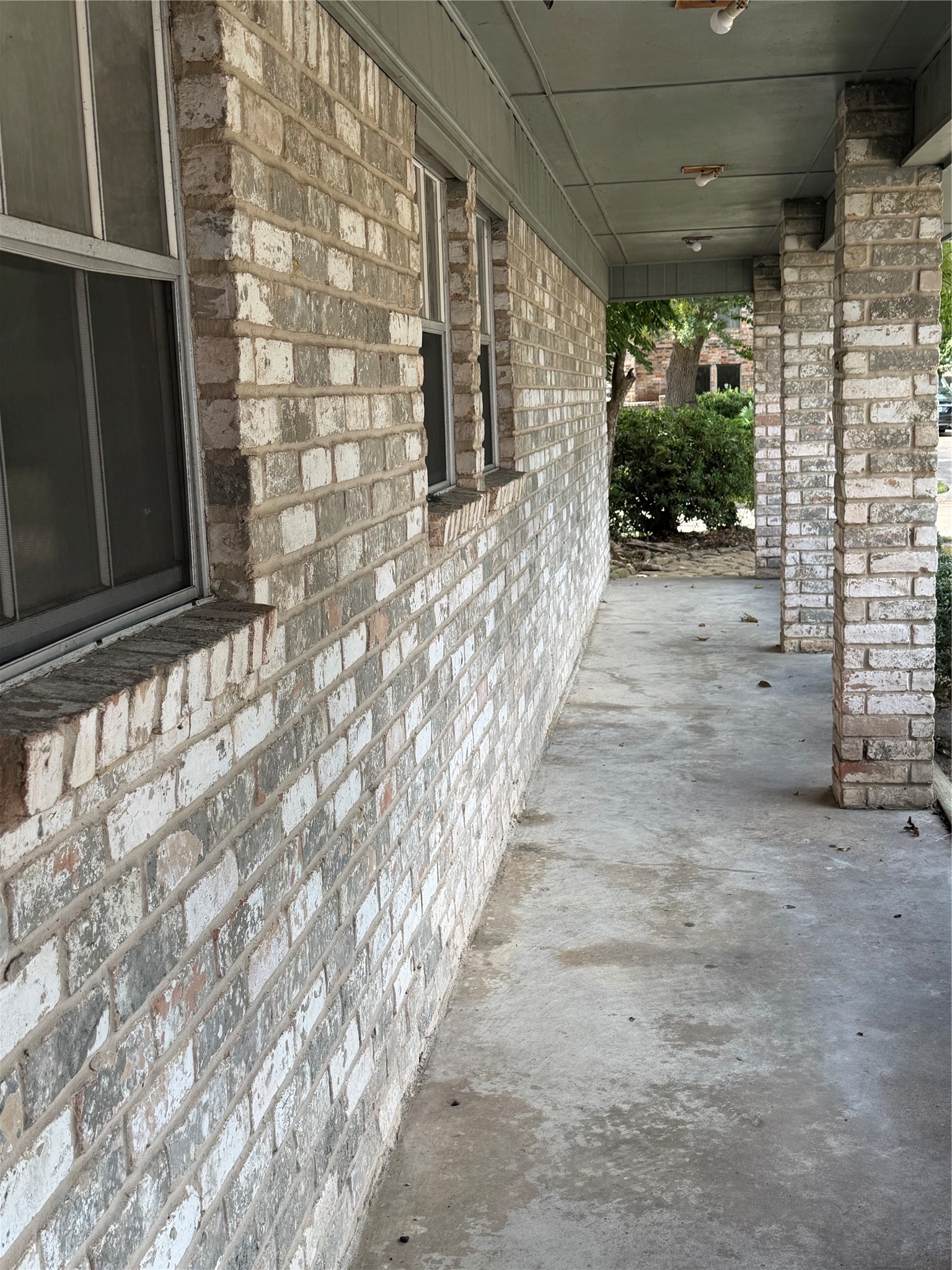 10719 Valley Hills Drive Property Photo 3
