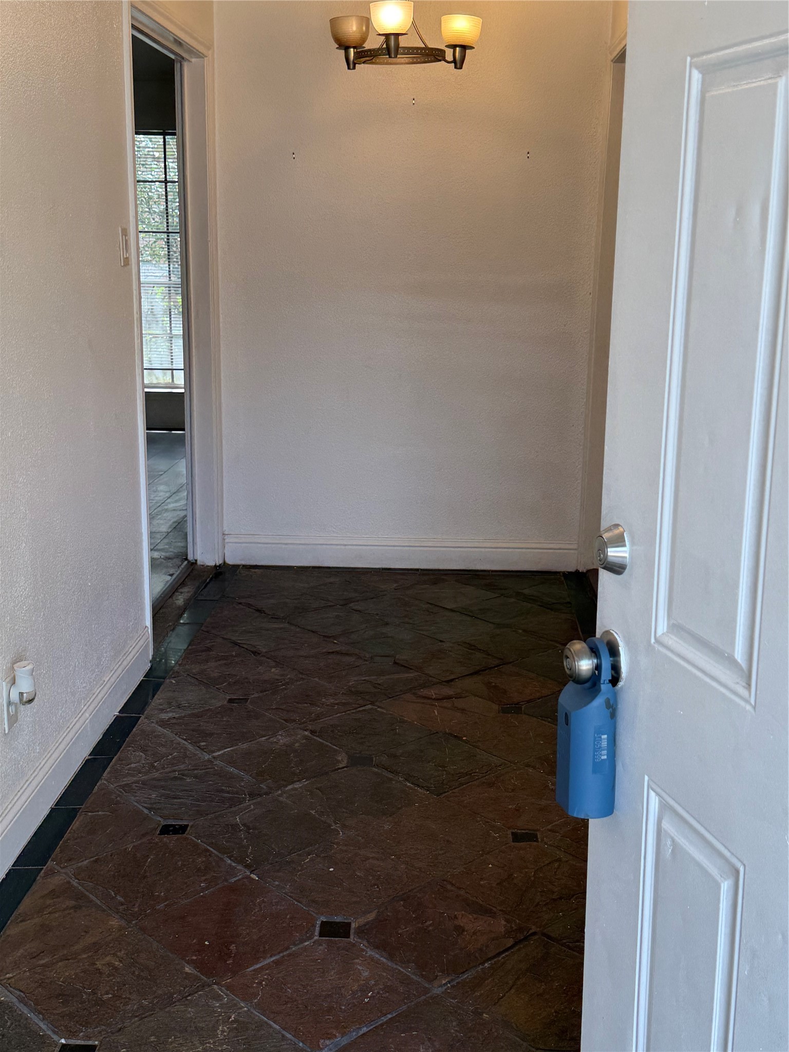 10719 Valley Hills Drive Property Photo 4