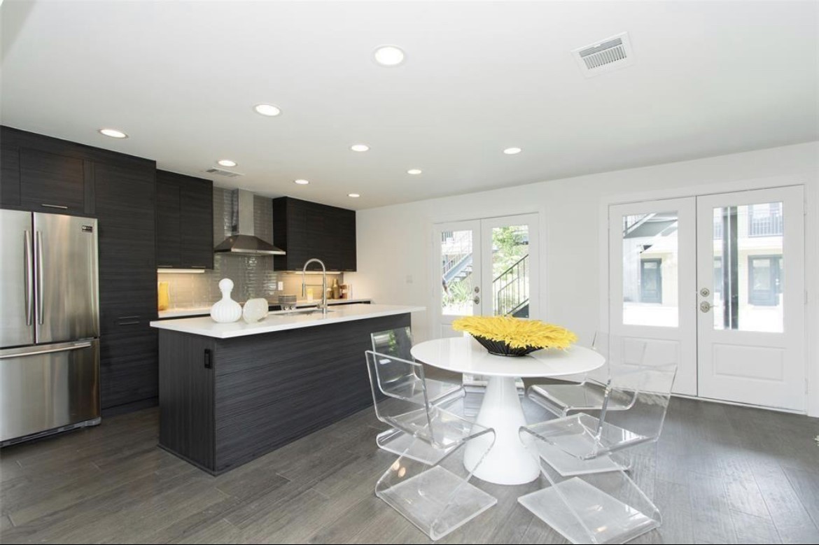 1410 Hyde Park Boulevard 105 Property Photo 1