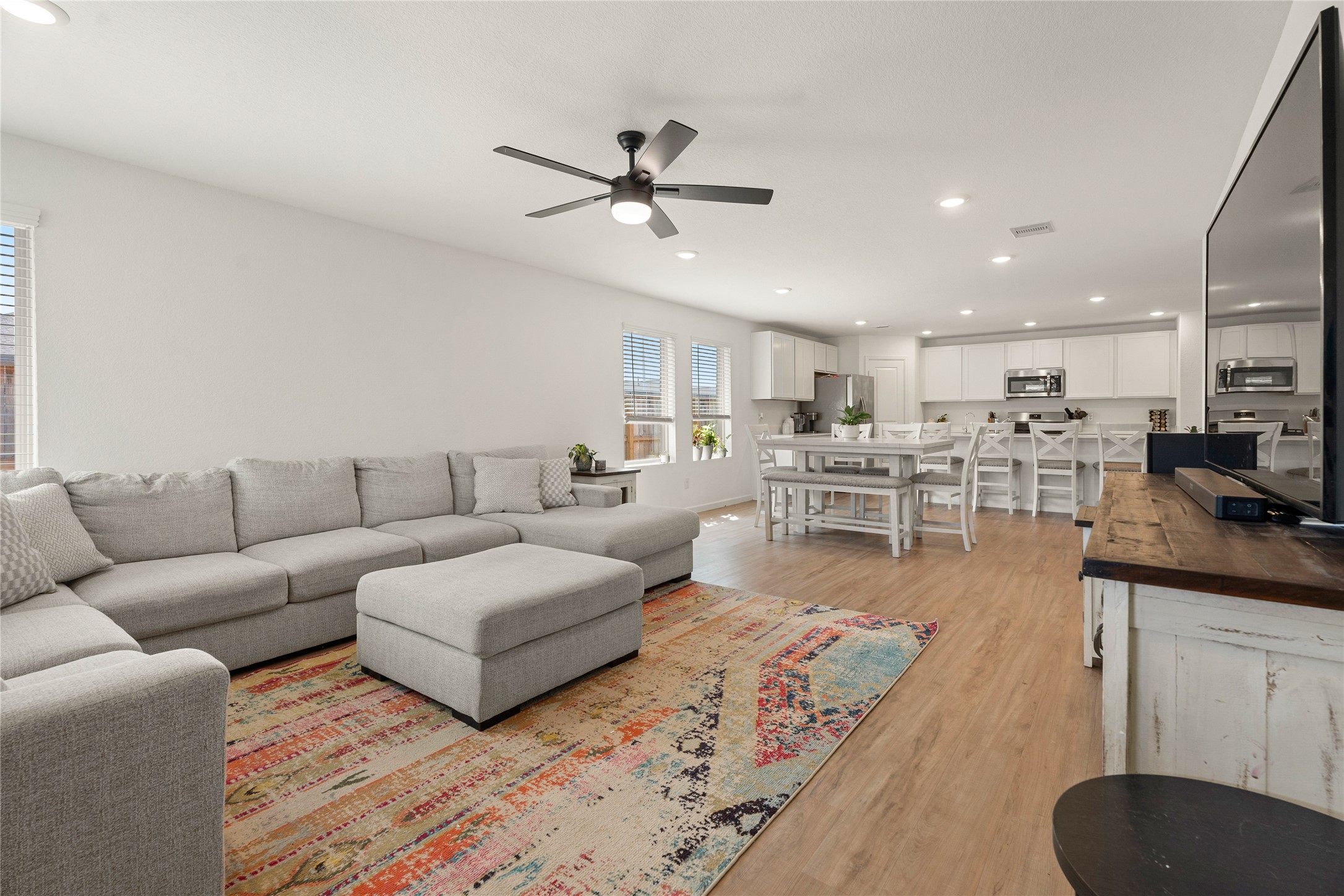 2202 Glenlloyd Terrace Road Property Photo 1