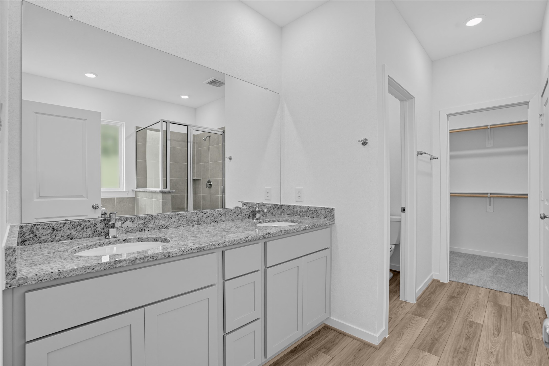 17415 Chestnut Chase Street Property Photo 4