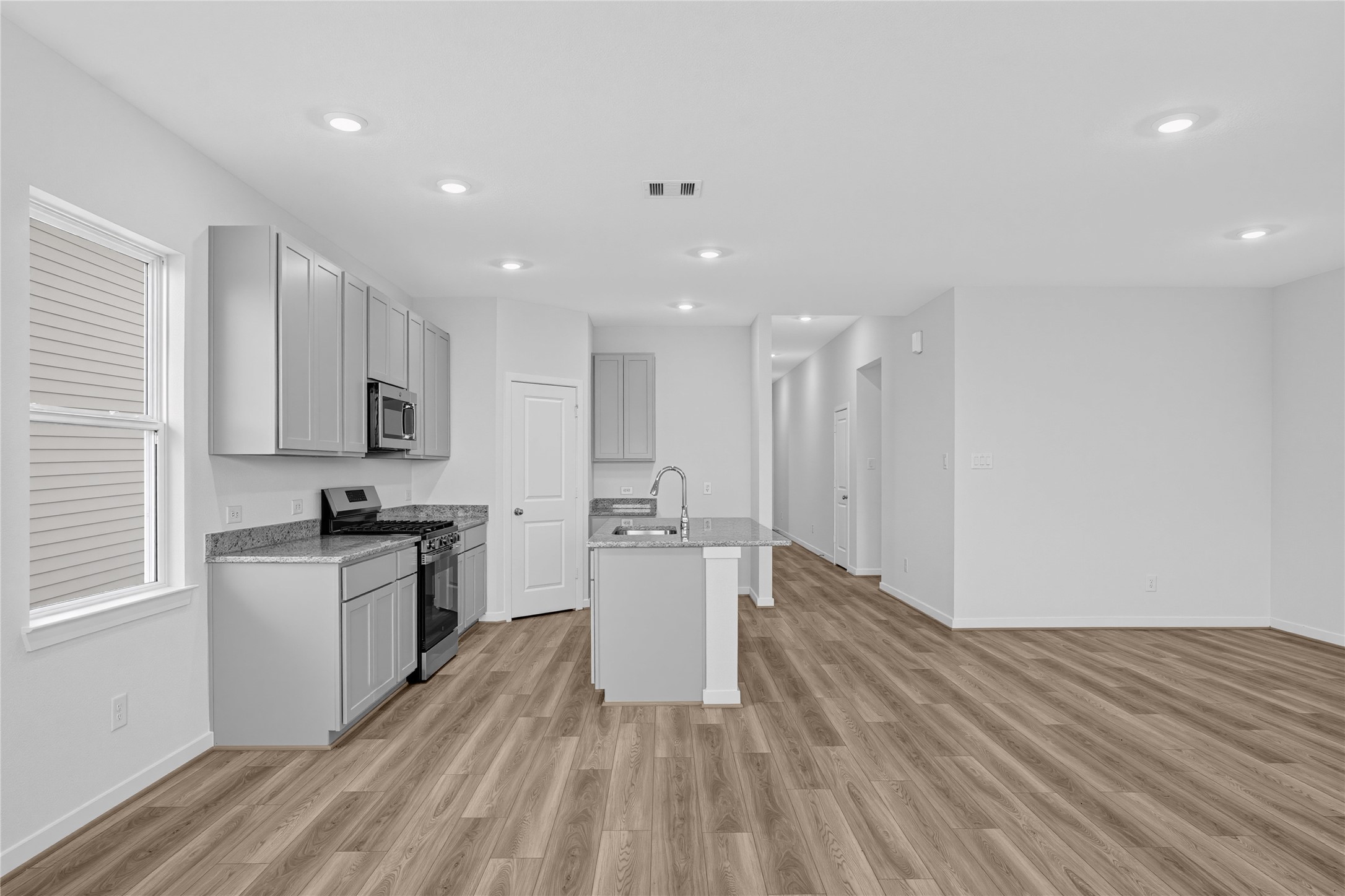 17415 Chestnut Chase Street Property Photo 6