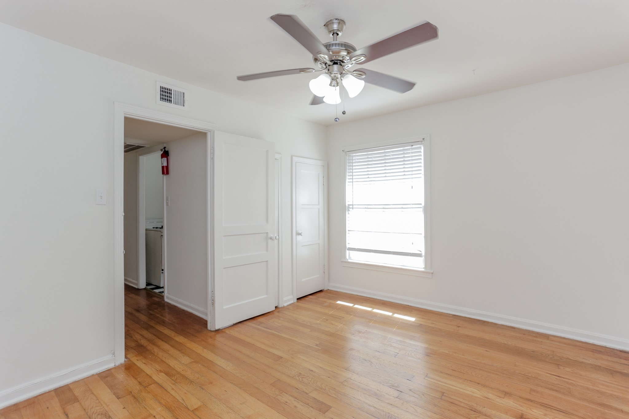 1828 W Main Street 4 Property Photo 3