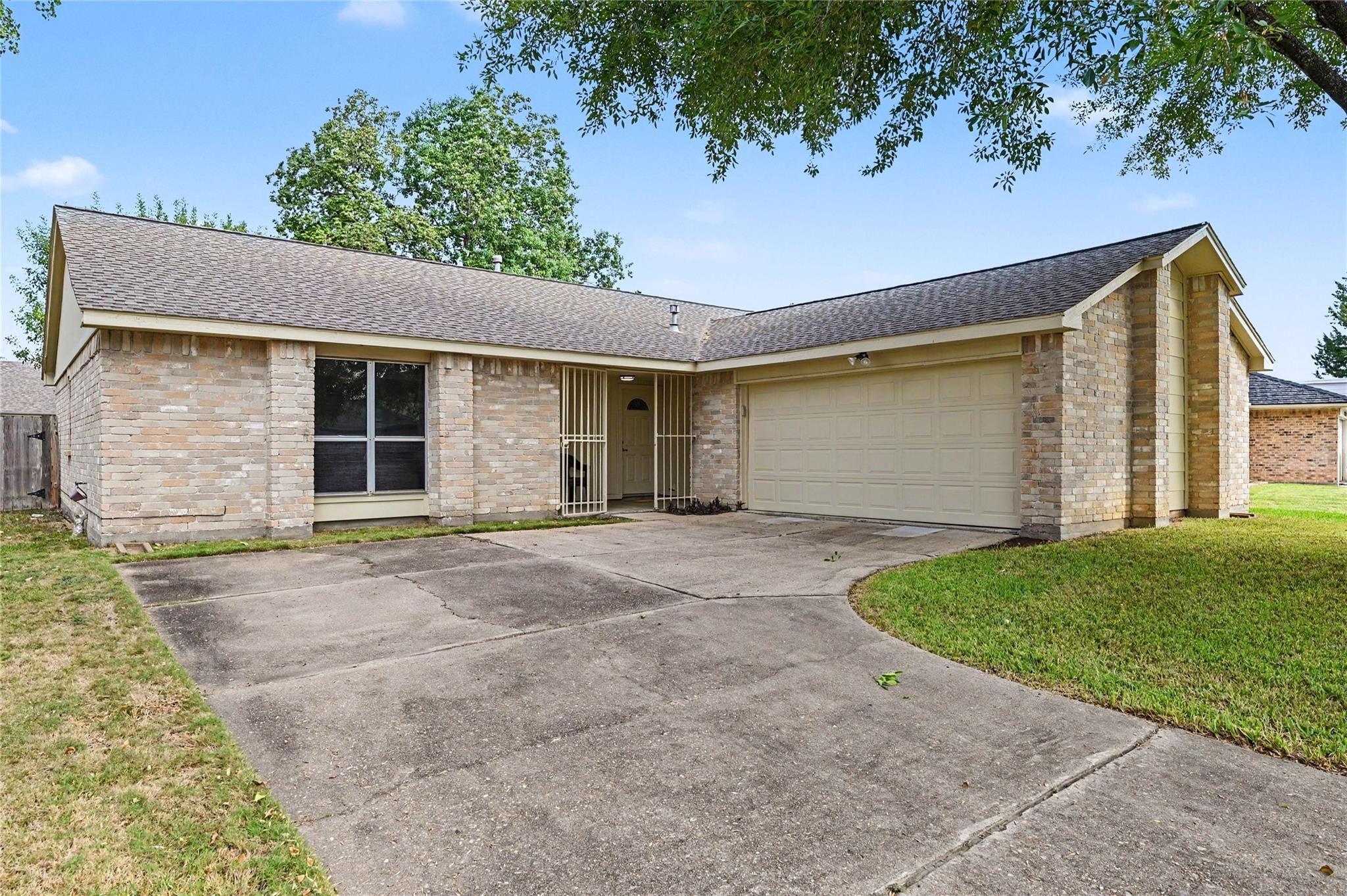13122 Chipman Glen Drive, Houston Tx 77082 Property Photo 1
