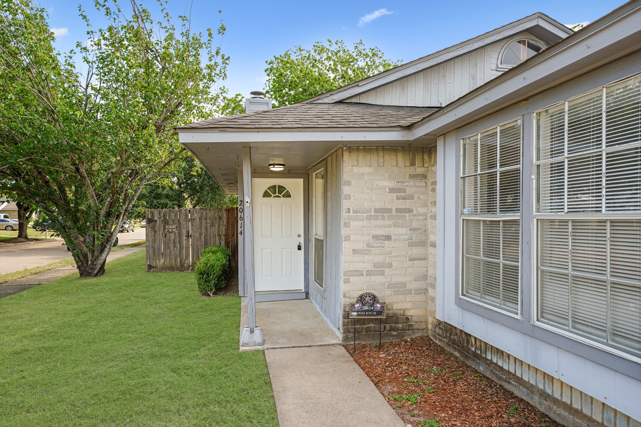 20614 Park Row Drive Property Photo 3