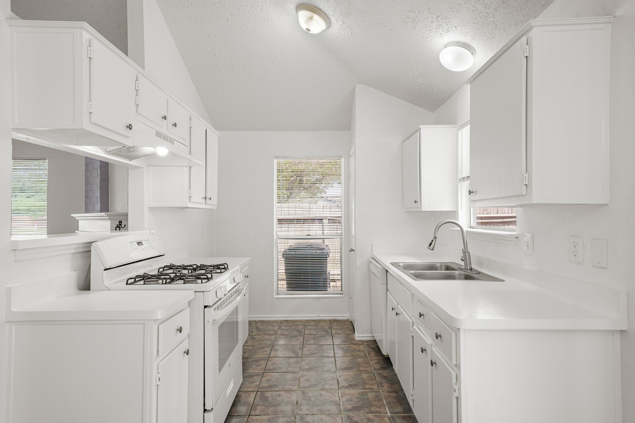20614 Park Row Drive Property Photo 11