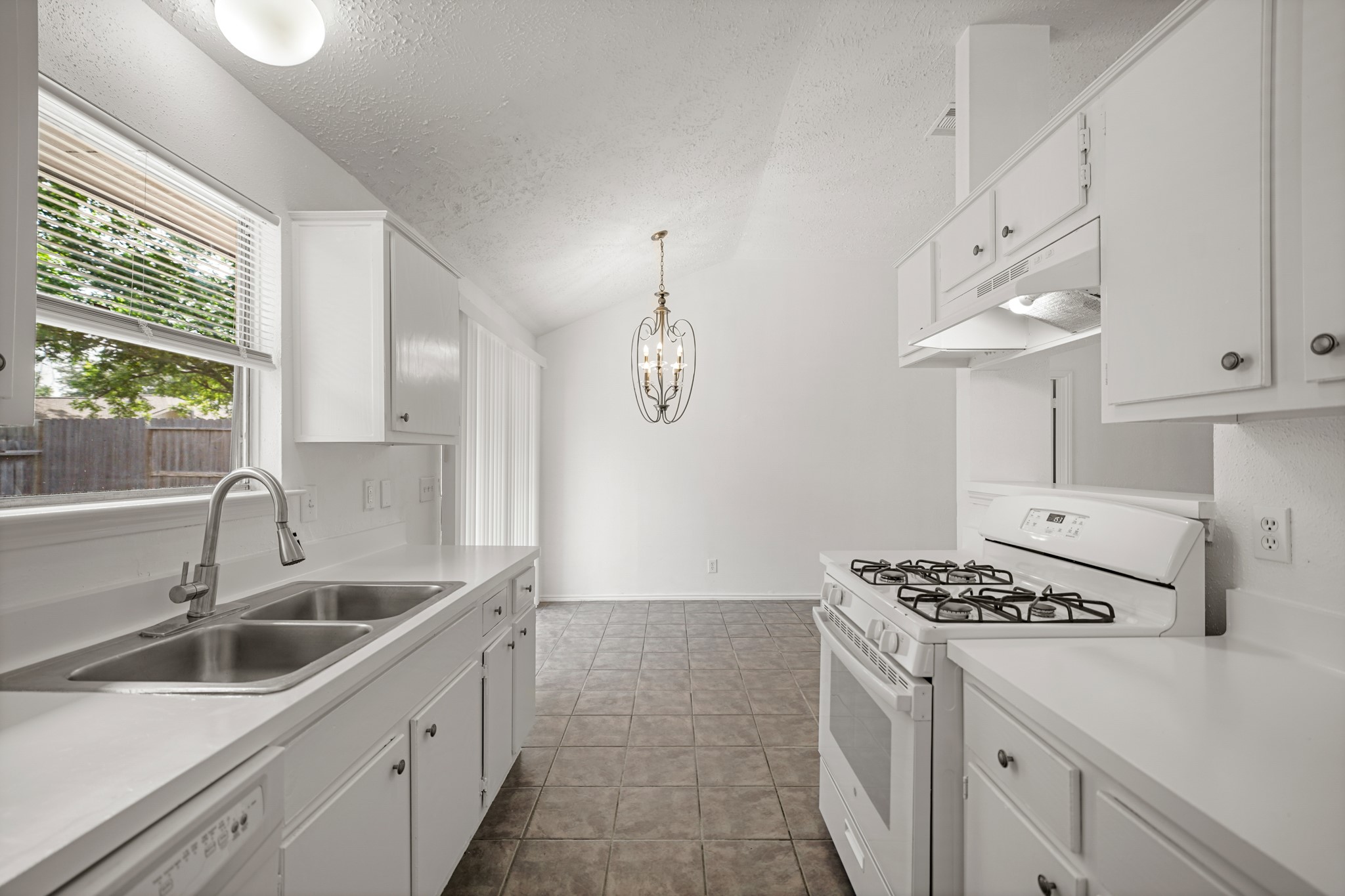 20614 Park Row Drive Property Photo 12