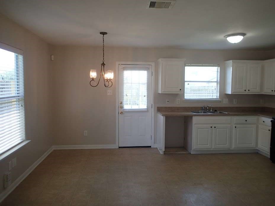 6906 Lost Timber Lane Property Photo 7