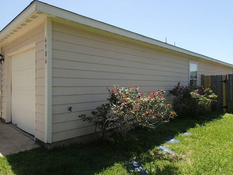 6906 Lost Timber Lane Property Photo 18