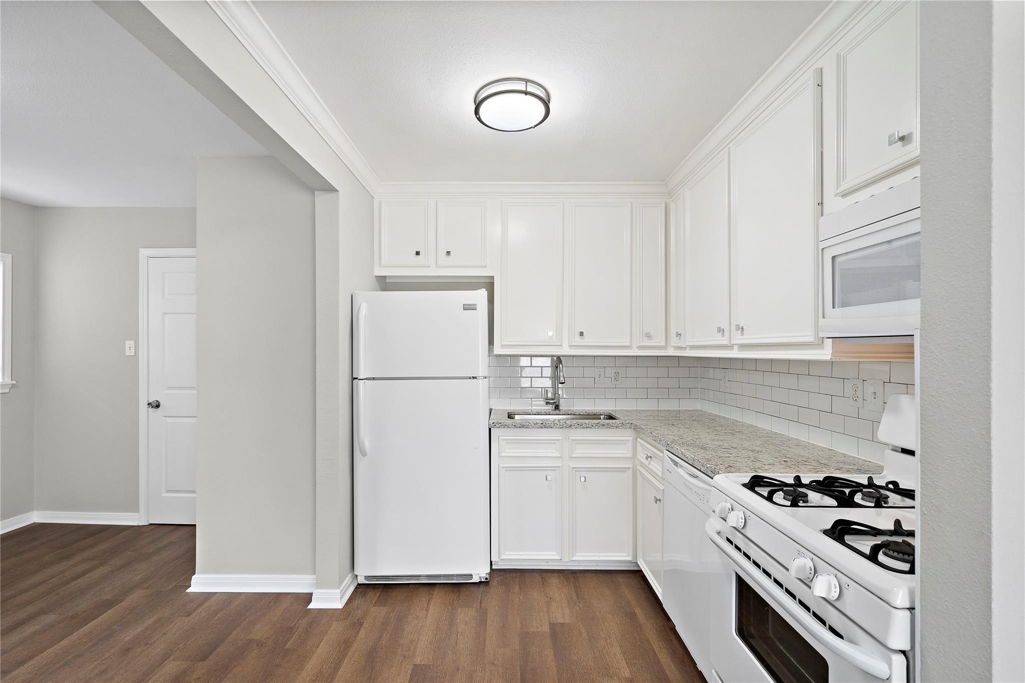234 W 27th Street 2 Property Photo 3