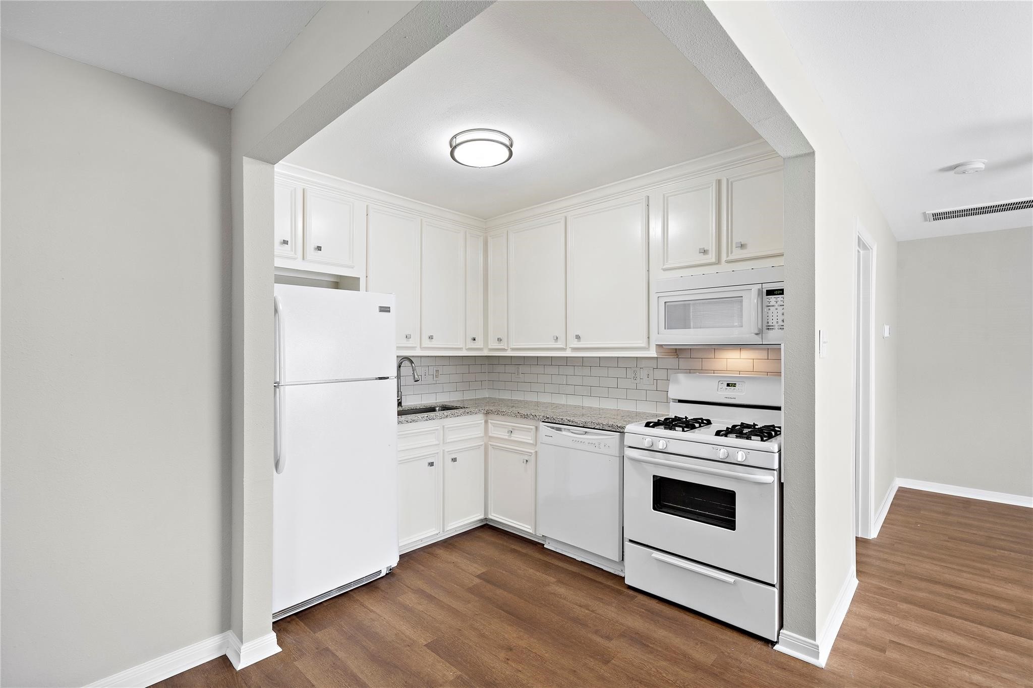 234 W 27th Street 2 Property Photo 4