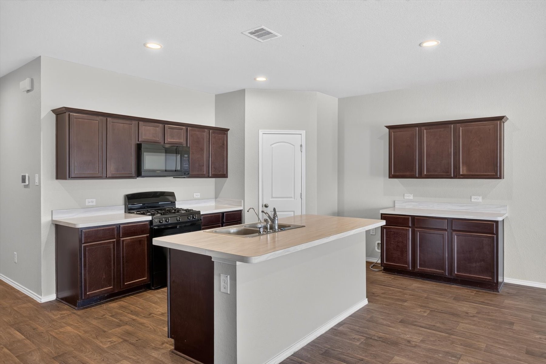 21311 Orono Heights Trail Property Photo 8