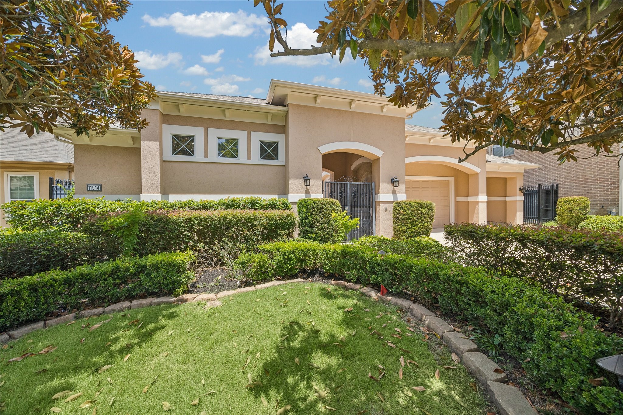11914 Legend Manor Drive Property Photo 1