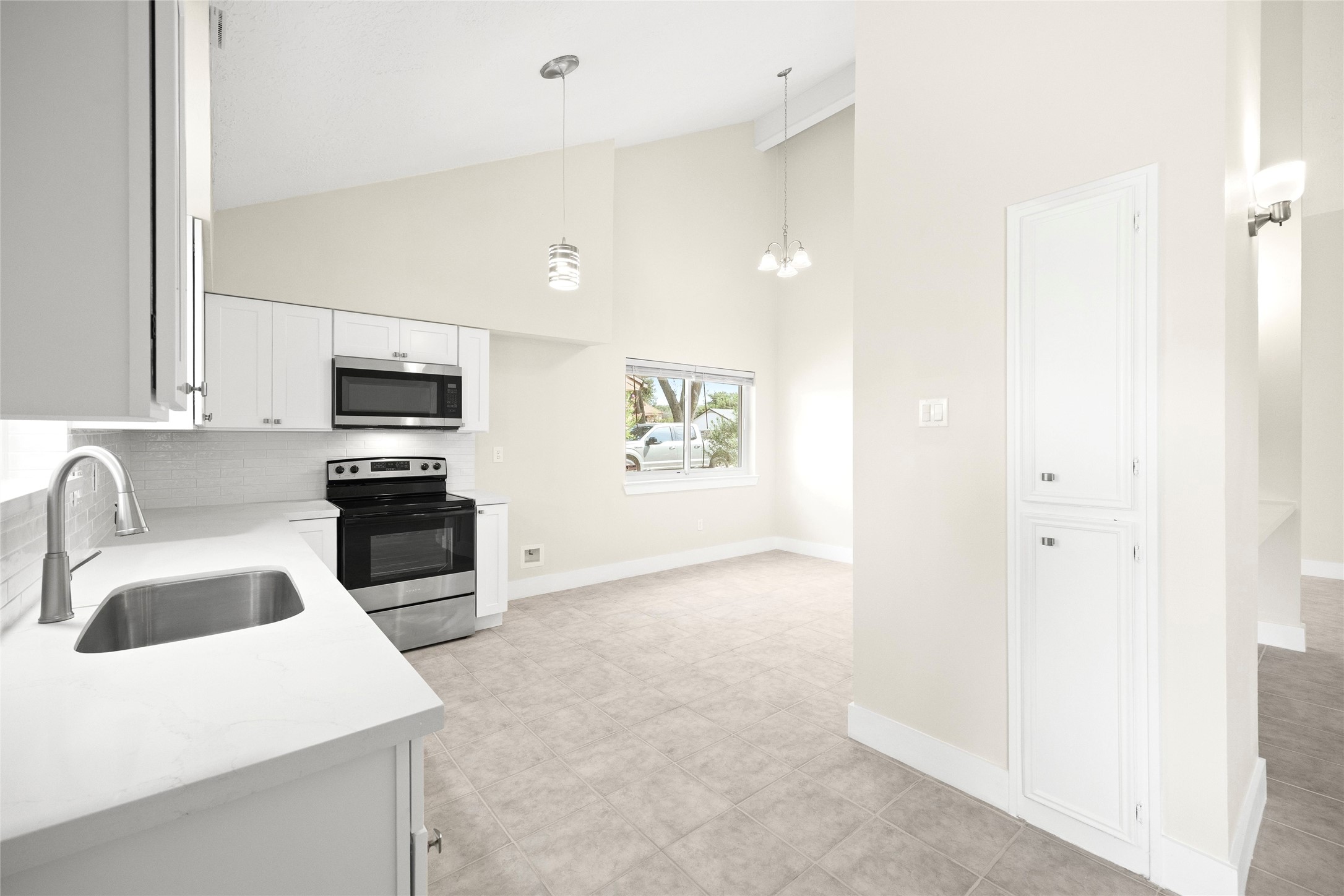 8031 Zimmermann Drive Property Photo 18