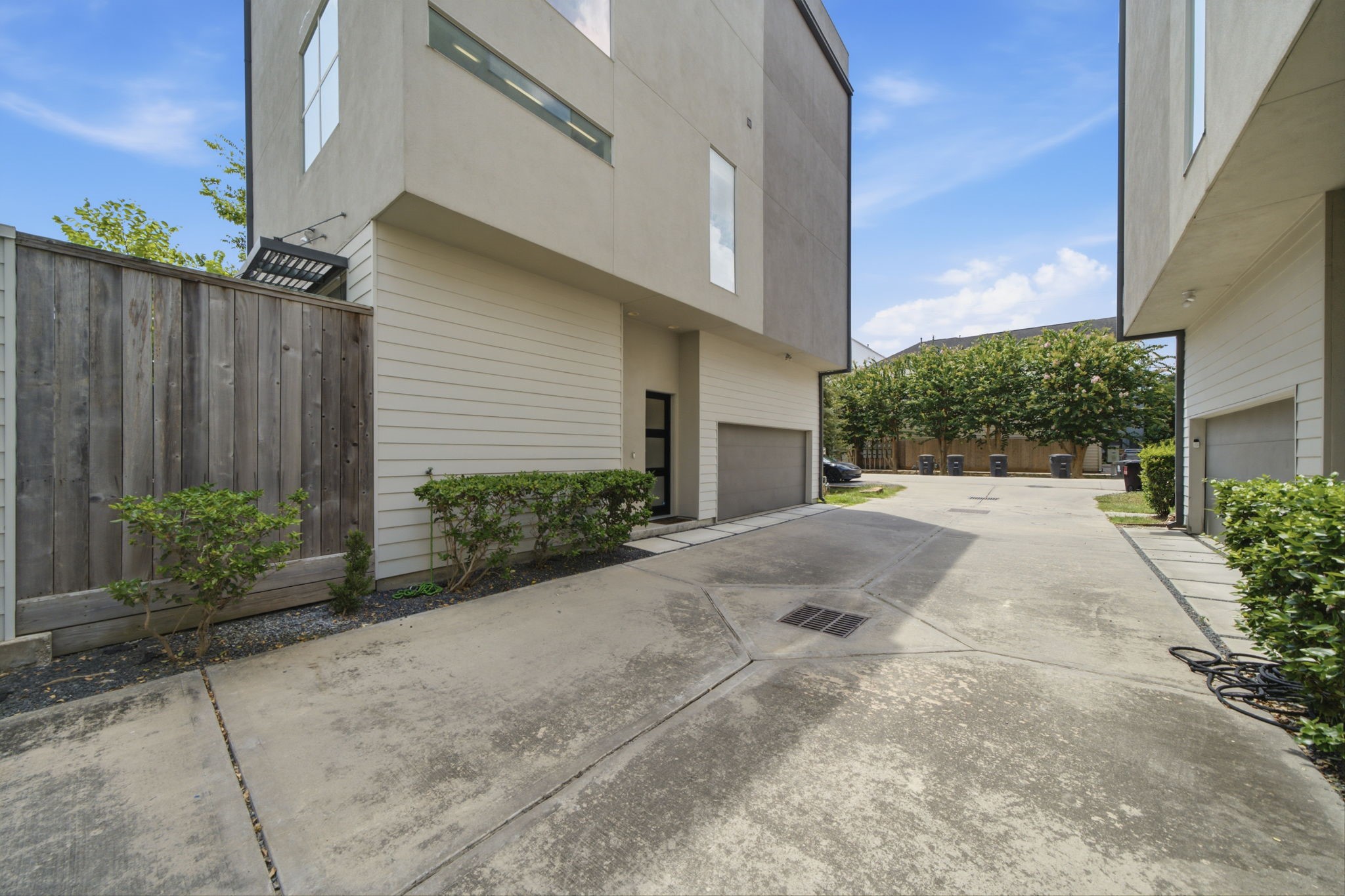1221 W 17th Street Property Photo 3