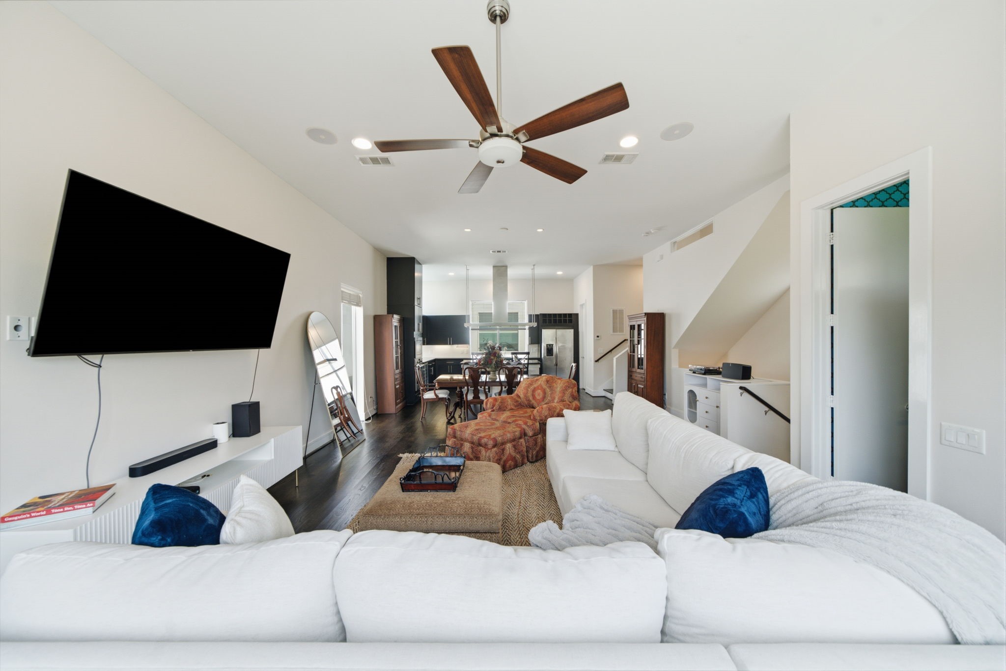 1221 W 17th Street Property Photo 6