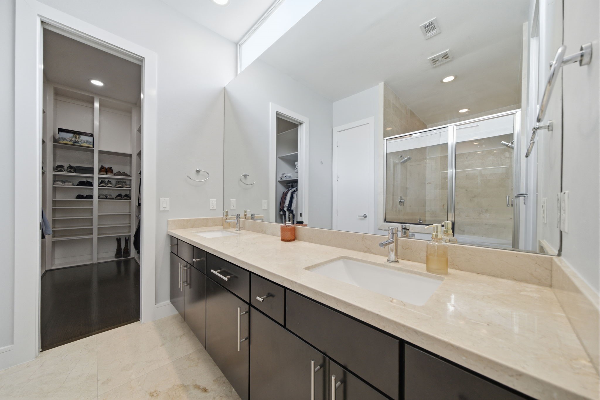 1221 W 17th Street Property Photo 28