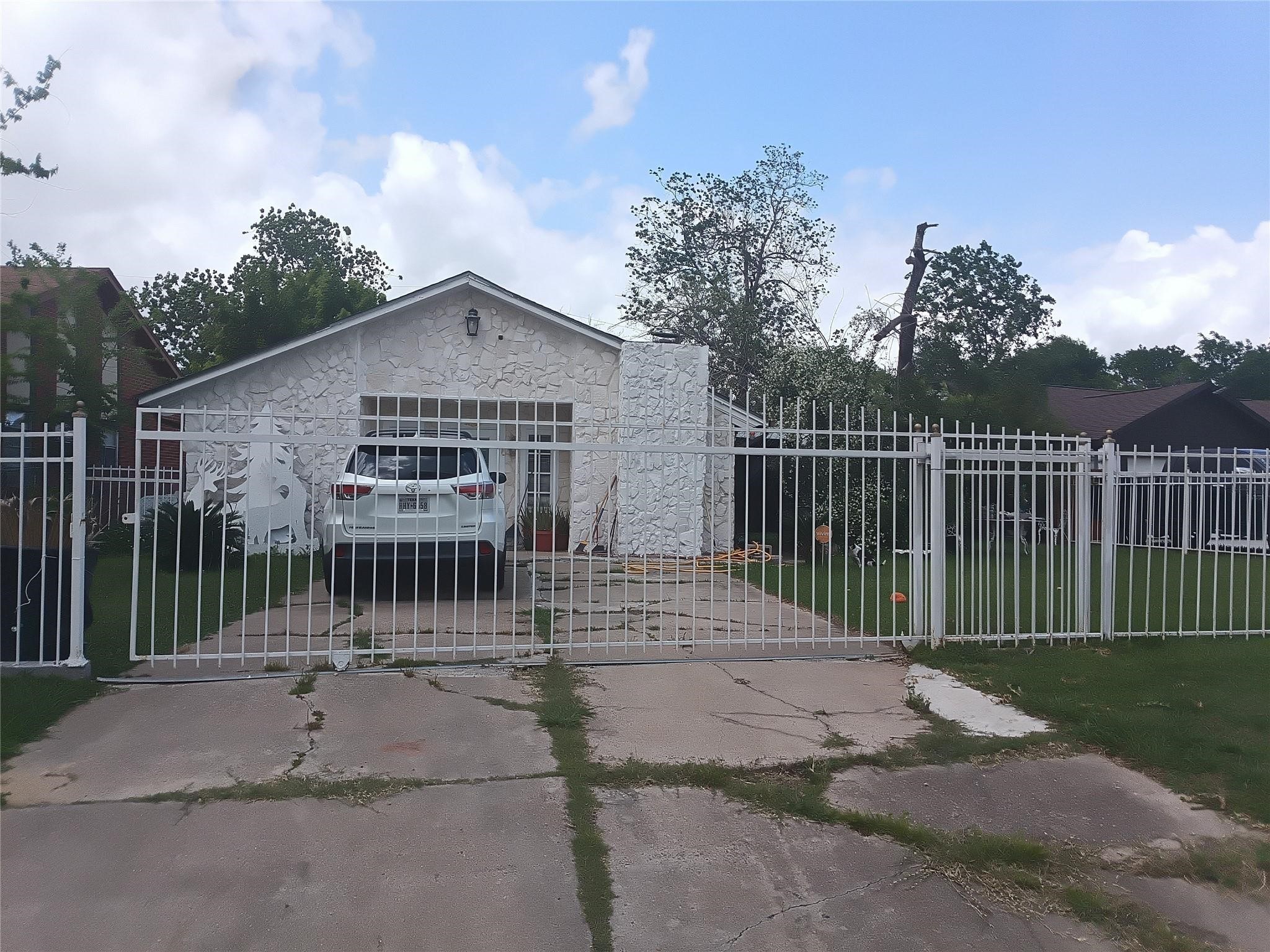 17211 Woodburn Drive Property Photo 1