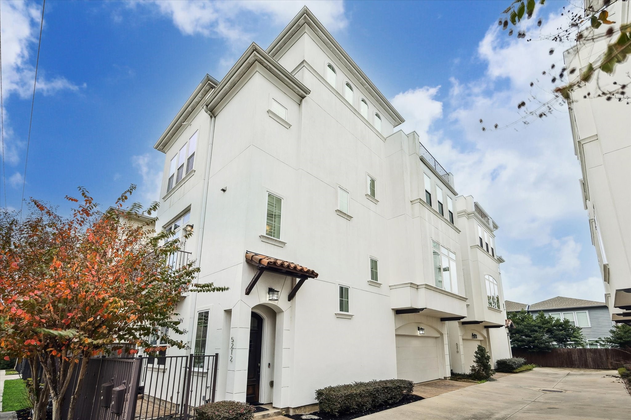 5212 Larkin Street Property Photo