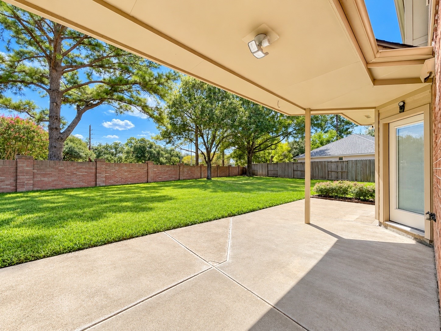 23027 Lodgepoint Drive Property Photo 17