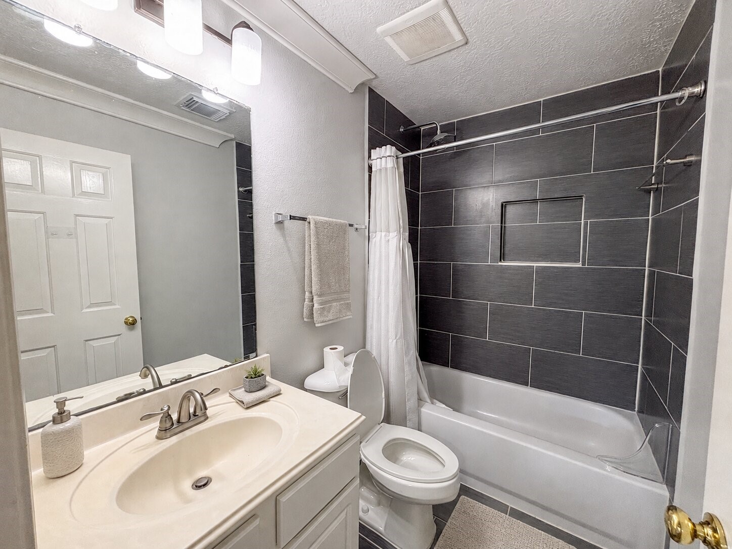 19207 Poplar Trails Lane Property Photo 8