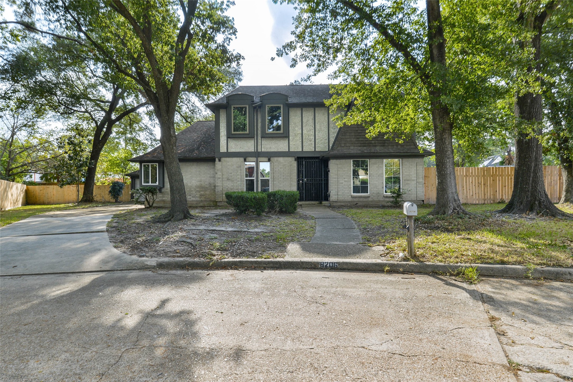 8206 Arrow Cove Court Property Photo 1