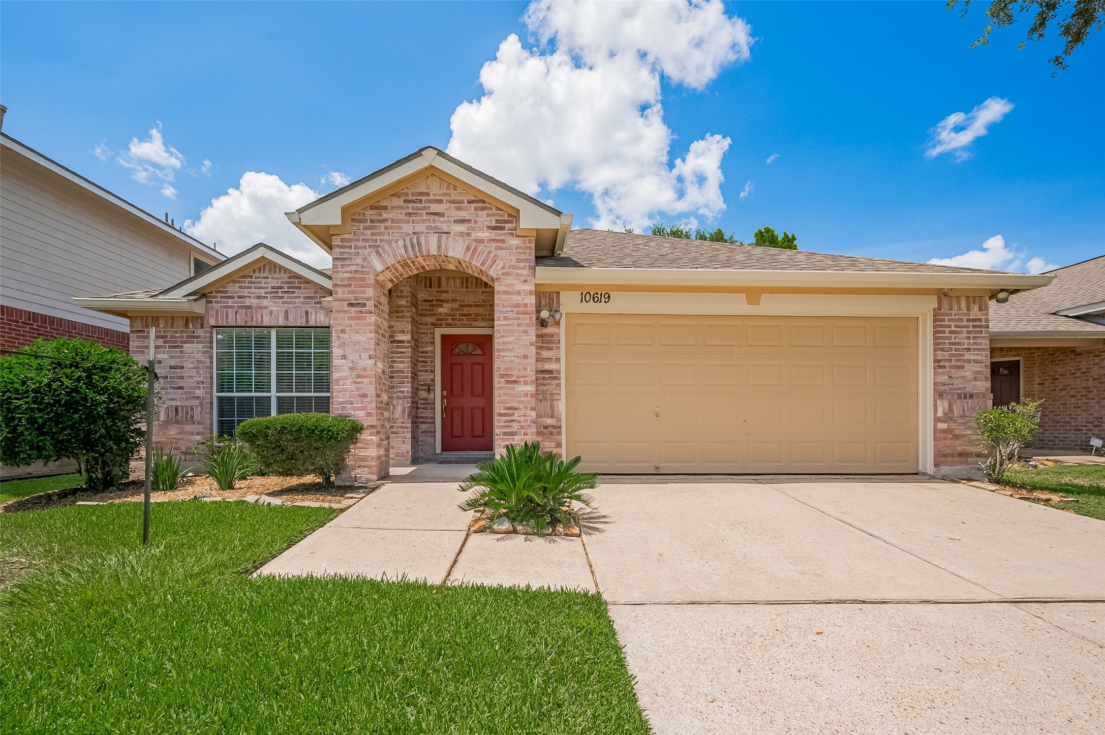 10619 Saratoga Square Property Photo 1
