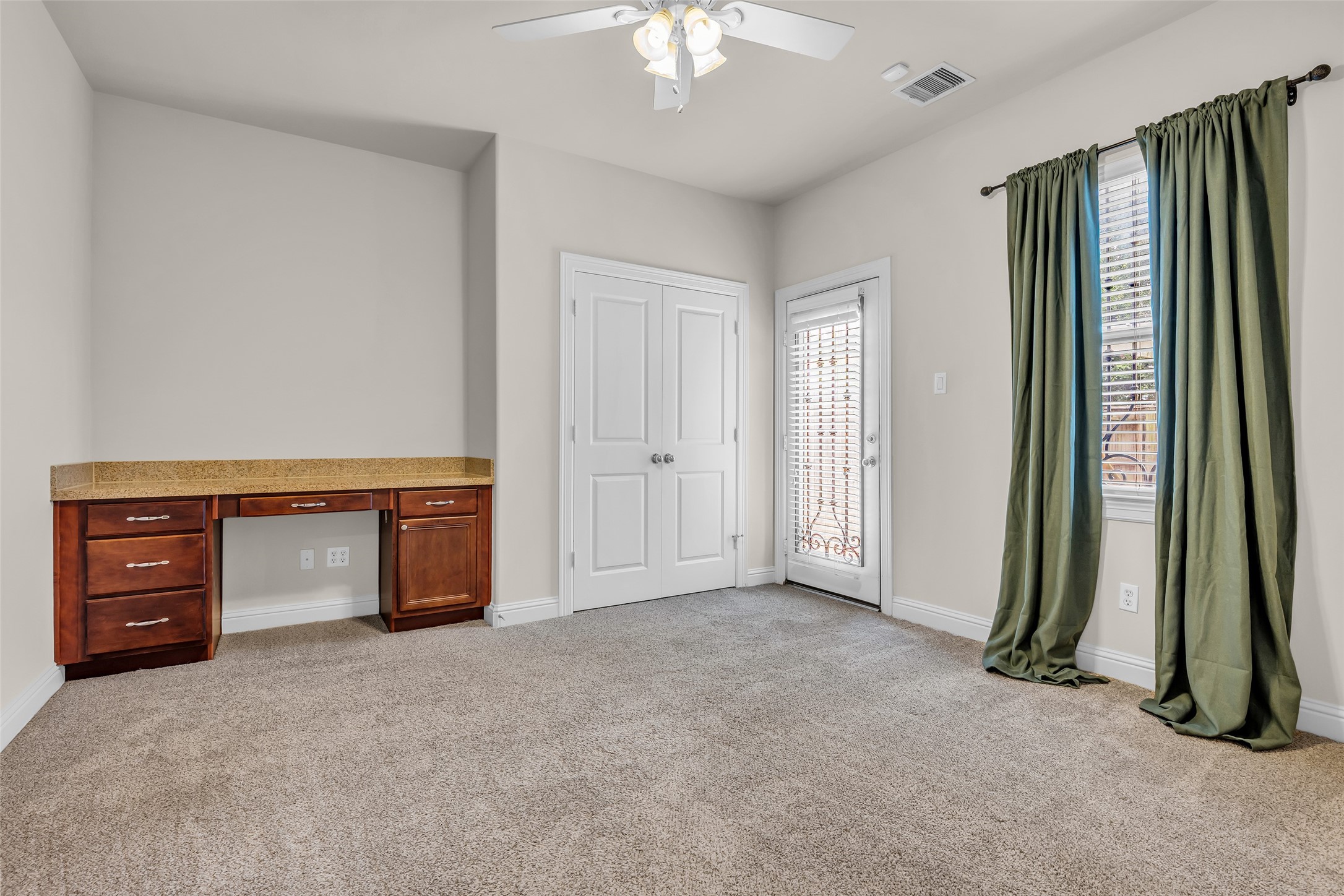 1246 Sampson Street Property Photo 5