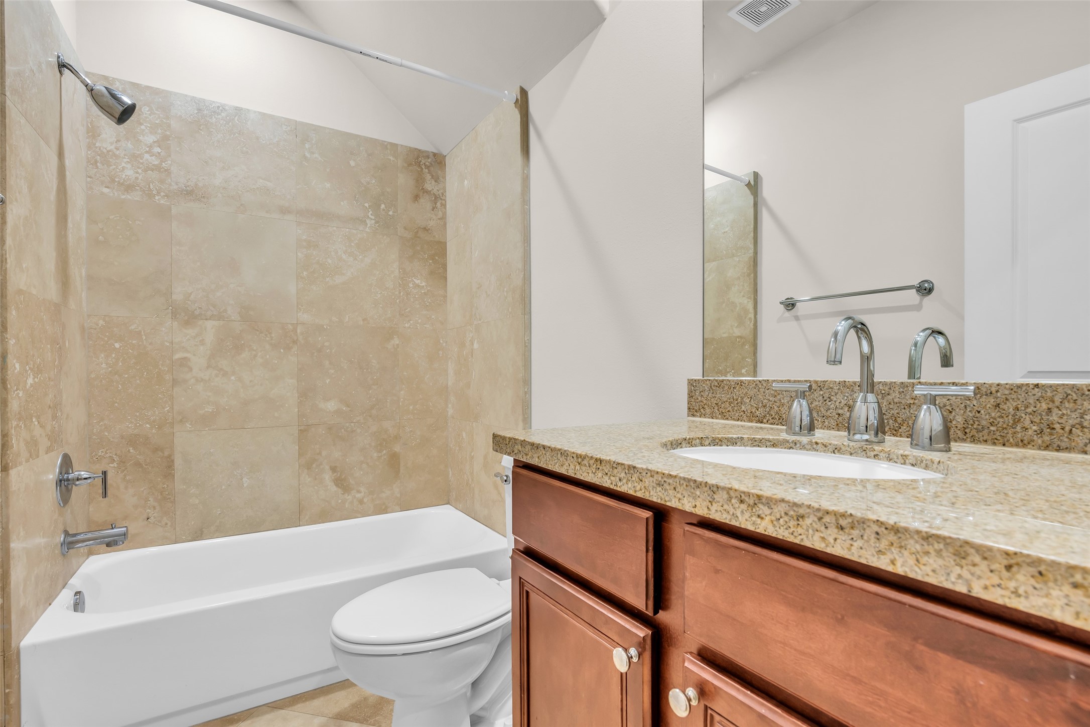 1246 Sampson Street Property Photo 6