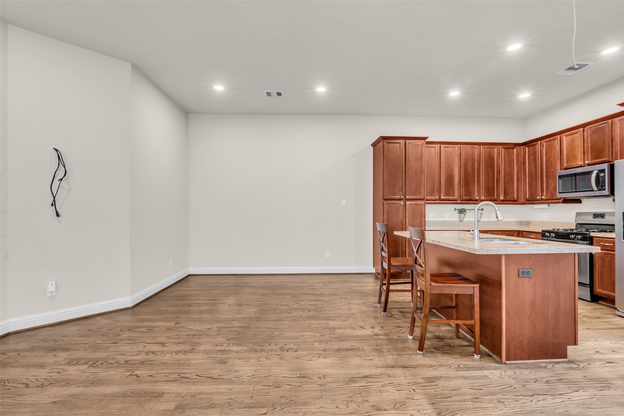 1246 Sampson Street Property Photo 15