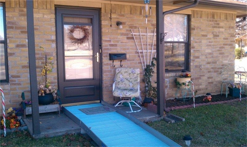 500 W Sadosa Property Photo 3