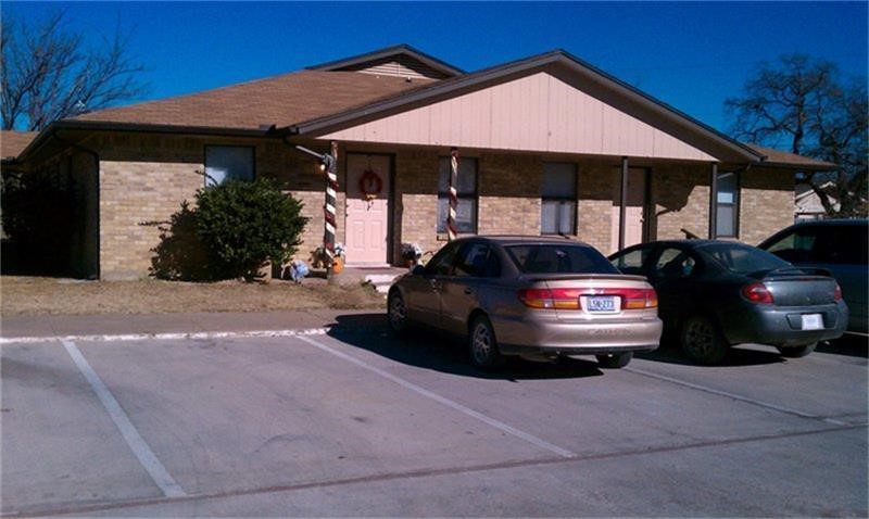500 W Sadosa Property Photo 4