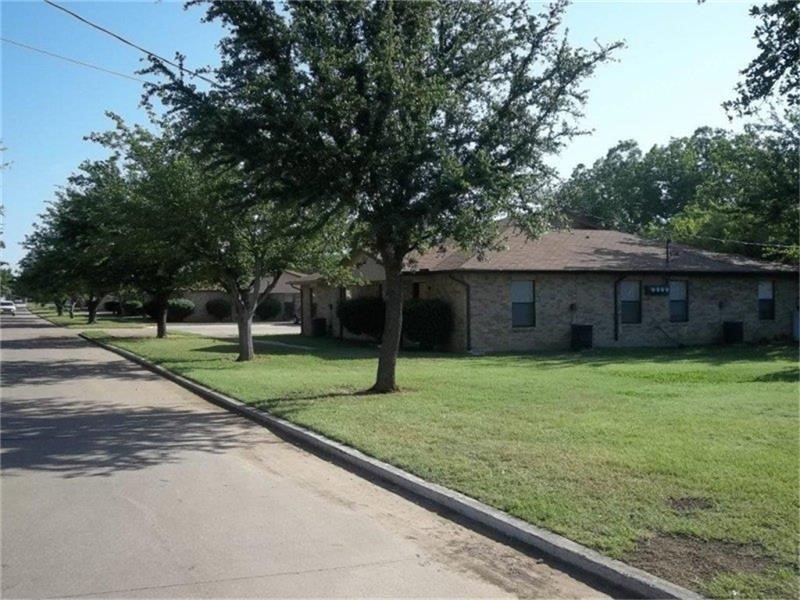 500 W Sadosa Property Photo 5