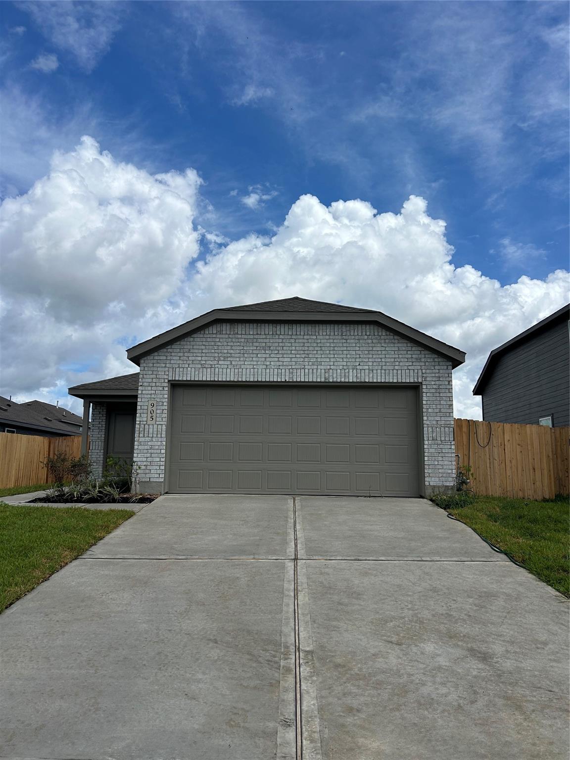 905 Constitution Drive, Bay City Tx 77414 Property Photo 1