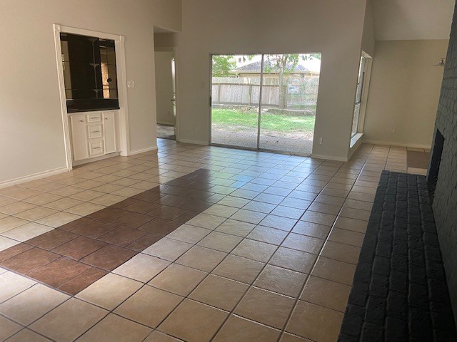 15519 Creekhaven Drive Property Photo 2
