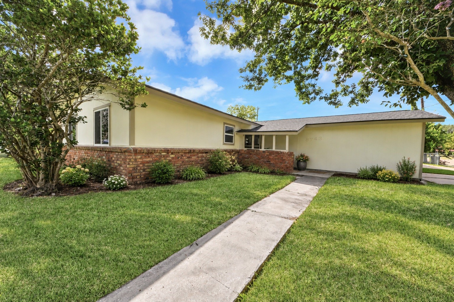 5743 Newquay Street Property Photo 1
