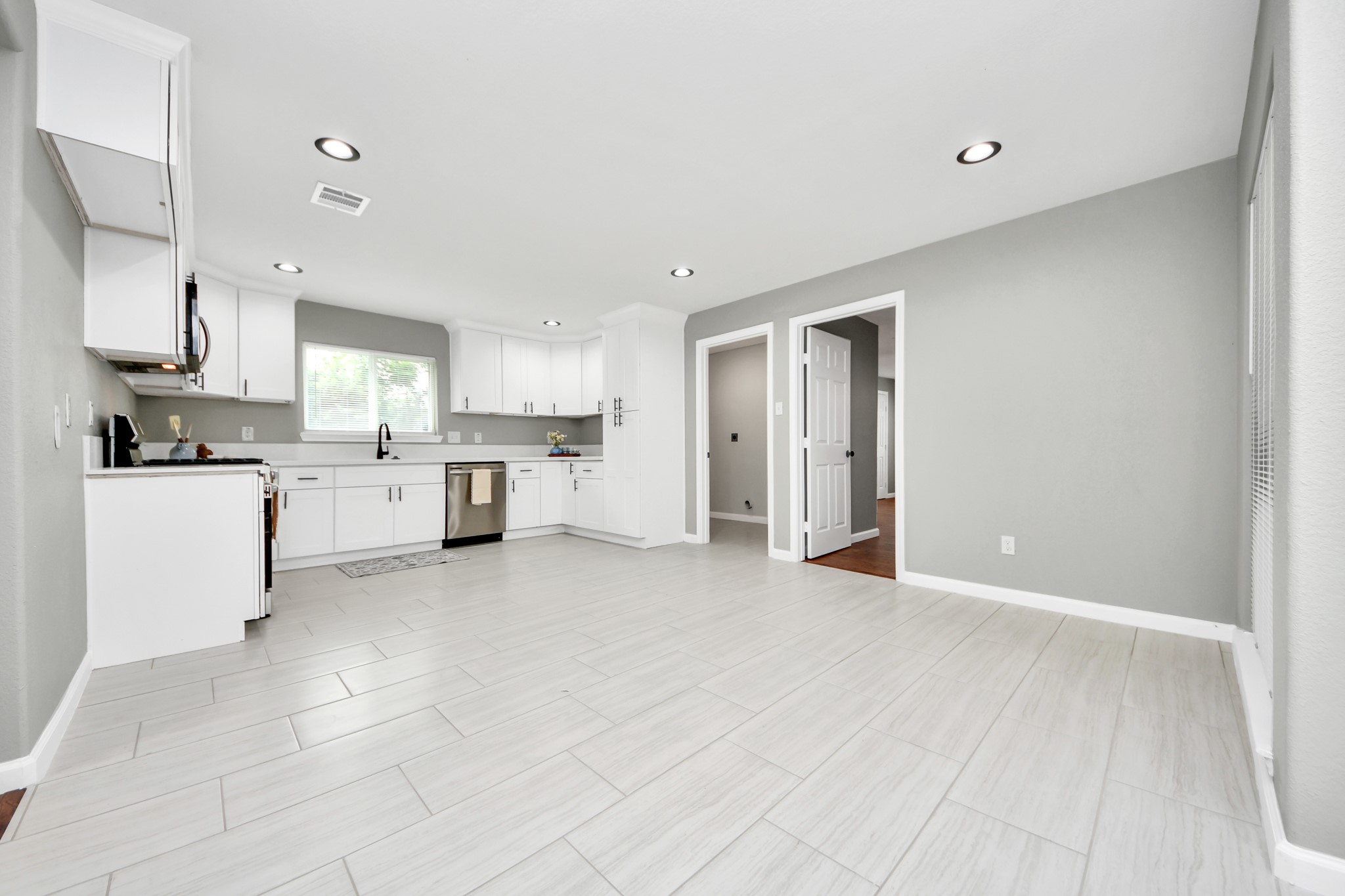 5743 Newquay Street Property Photo 12