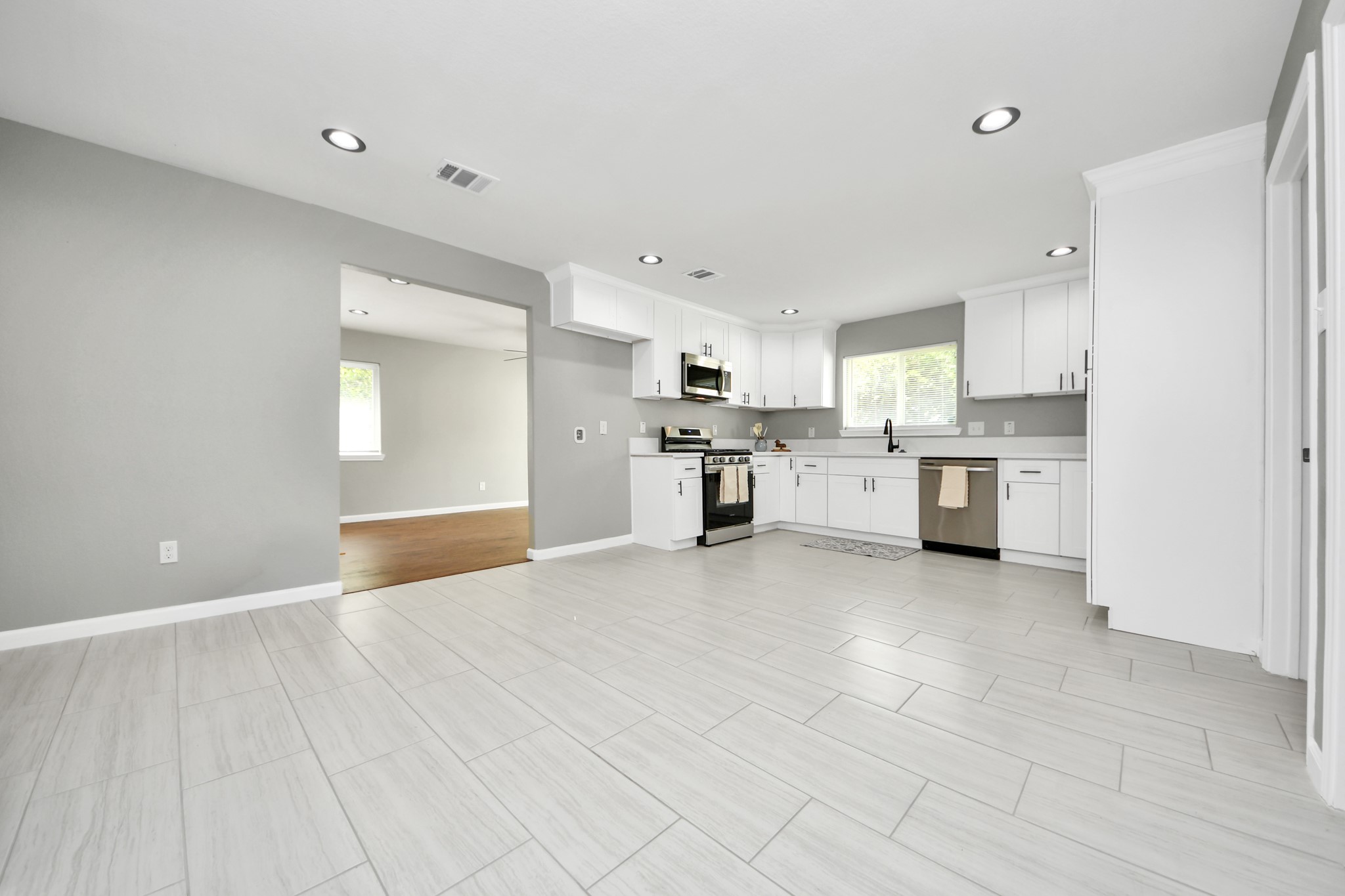 5743 Newquay Street Property Photo 13