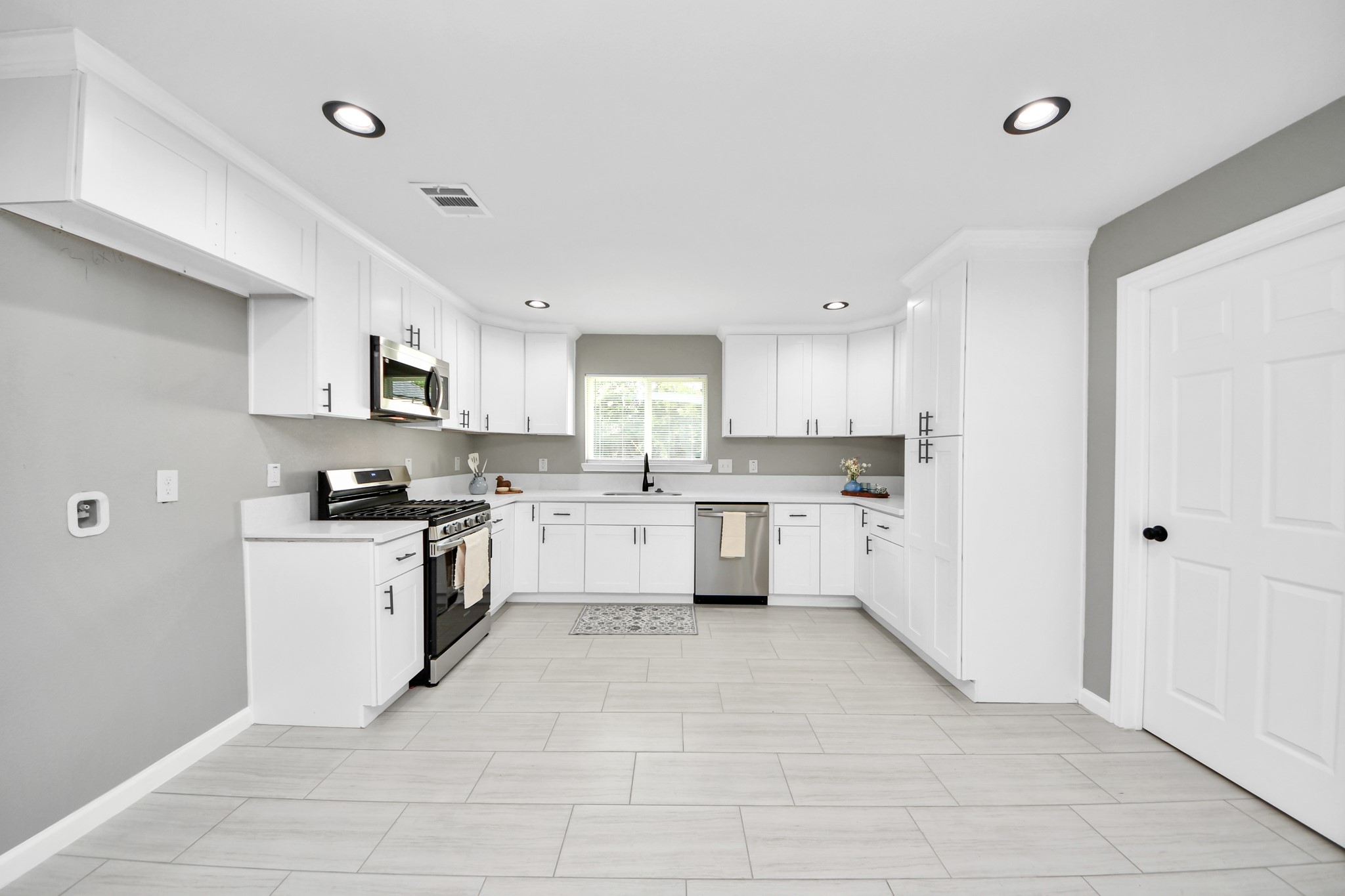 5743 Newquay Street Property Photo 16