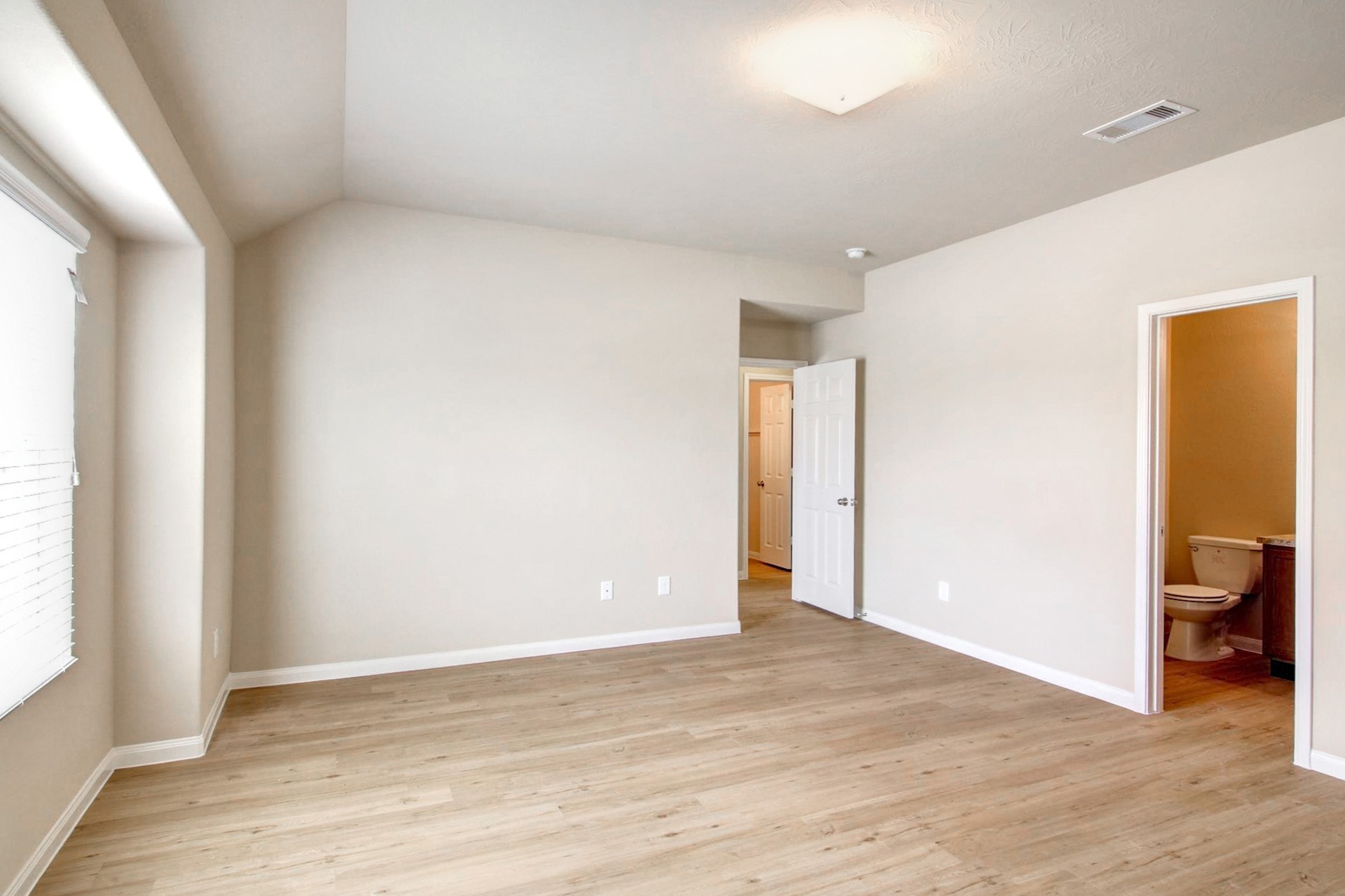 2403 Thorney Court Property Photo 13